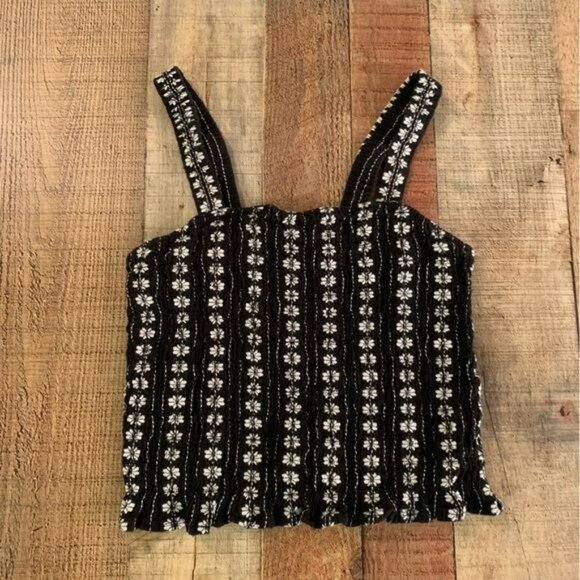 American Eagle Outfitters Tops - American eagle womens cropped shirred smocked black with white flowers tank top
